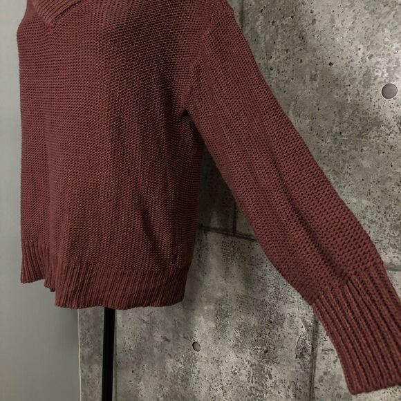 🚨 Design Lab Lord & Taylor Knitted V neck Sweater - Picture 5 of 6